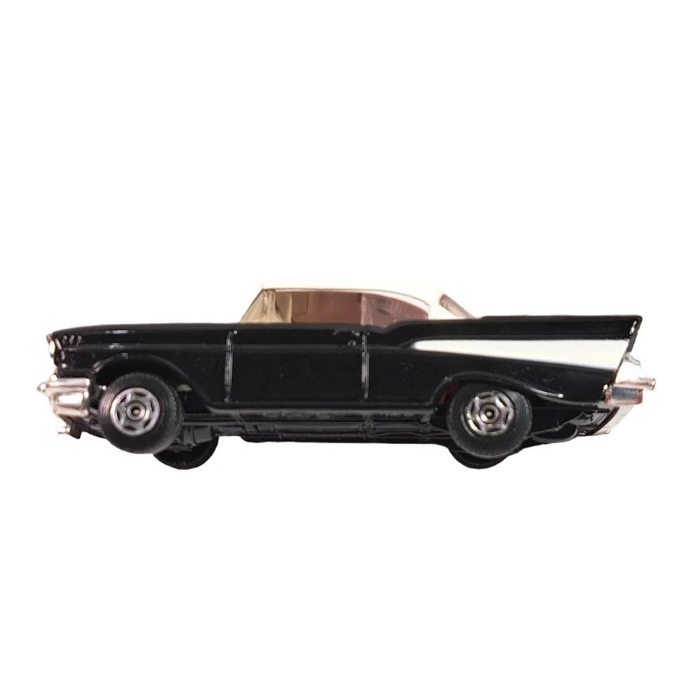 Corgi 1957 Black/White Chevrolet Bel Air 1/43 Scale C825/1 Made In GT Br…